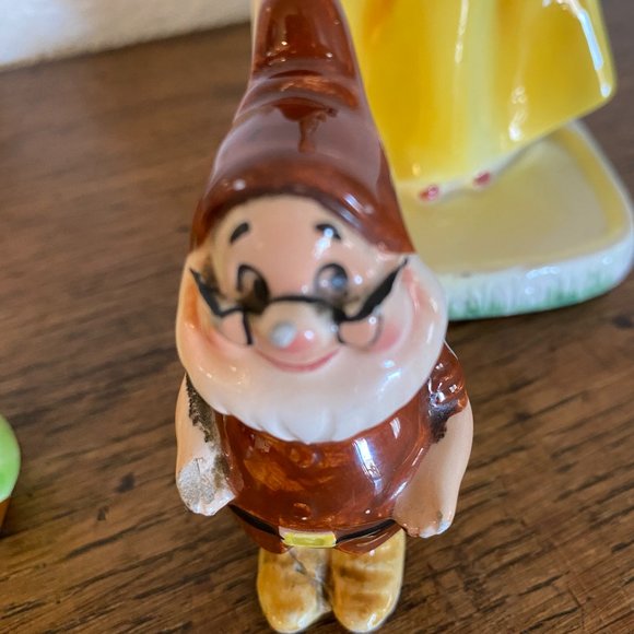 Vintage Snow White Napkin Holder With Doc and Happy Salt& Pepper Shakers - Picture 8 of 16